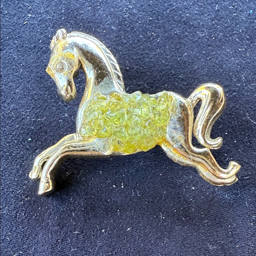 Elegant Gold and Yellow Horse Accent